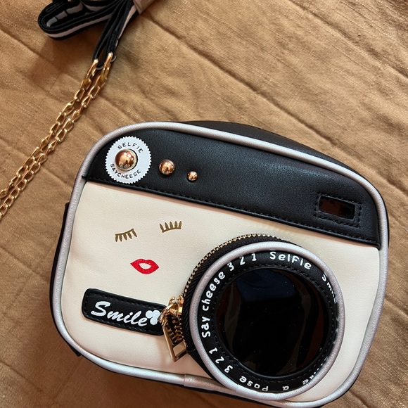 Camera Crossbody Purse - Picture 2 of 4